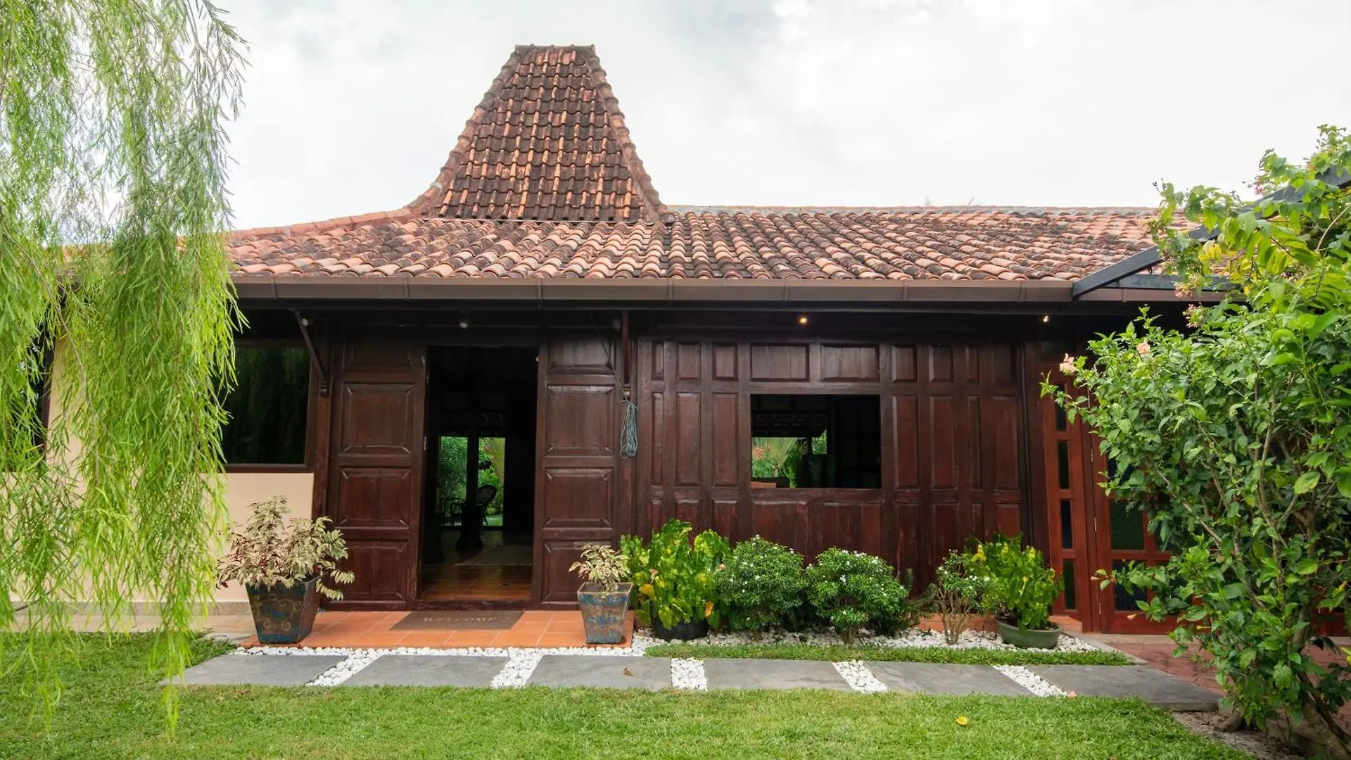 Limasan Villa Langkawi Pantai Cenang